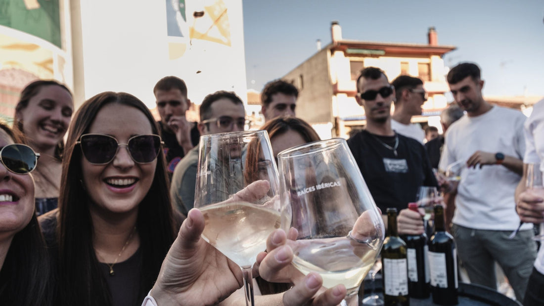 Casi 1.000 personas, una barrica única y 9.750 euros para Viu Autisme: así vivimos nuestra Fiesta de la Vendimia