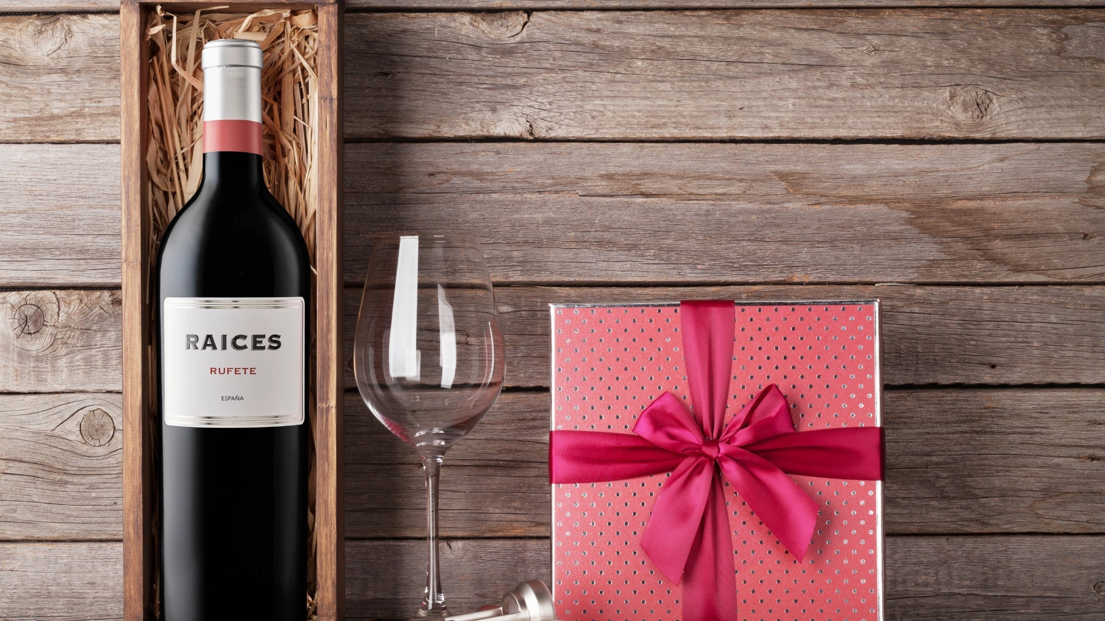 Guía definitiva para regalar vino en Navidad (y acertar de pleno)